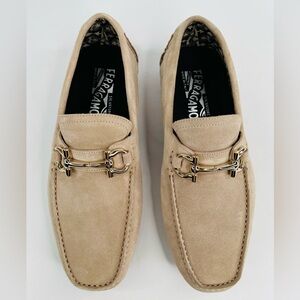 Salvatore Ferragamo Parigi 21 Beige Gancini Suede Drivers US 6.5 - EU 40.5
